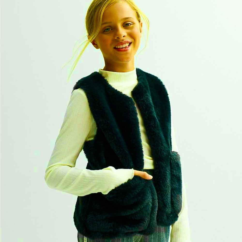 Girls Navy Faux Fur Vest by Gap is in like new condition. Size medium